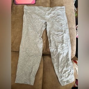 Women’s Size Medium Gray Nike Capris
